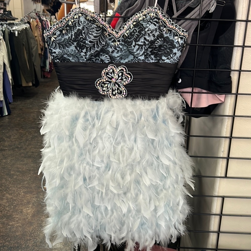 Mac Duggal Beaded Bustier Feather Cocktail Dress Size 4 NWT $278